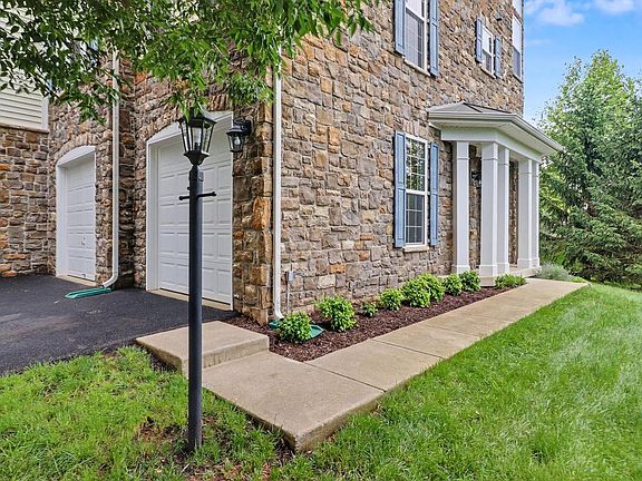 2nd image of 42371 Trellis Sq