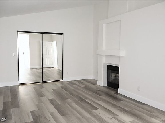 5th image of 1624 N Torrey Pines Dr Unit 101