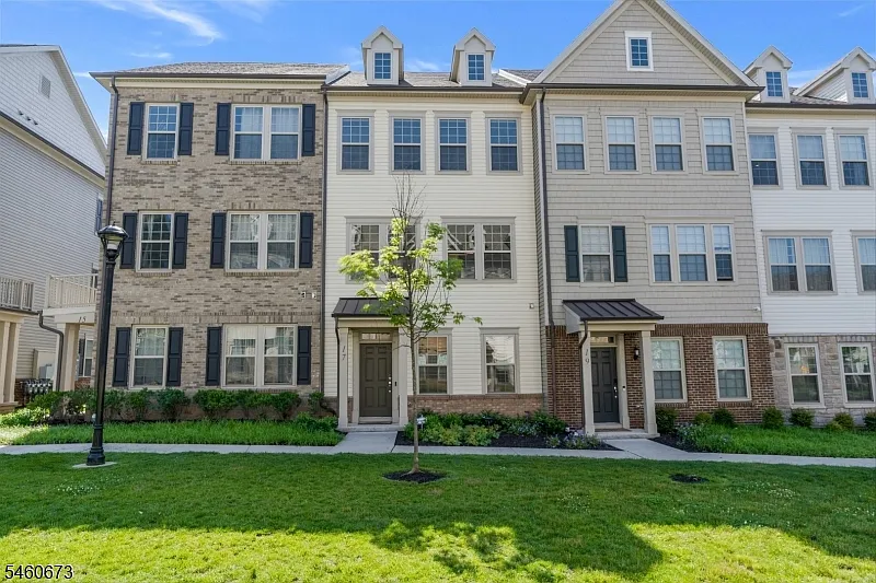 3 bed, 2.5 bath, $4,800 — Photo 1