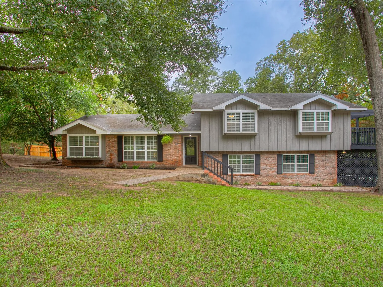 3 bed, 2.0 bath, 2016 sqft, $2,650 — Photo 1
