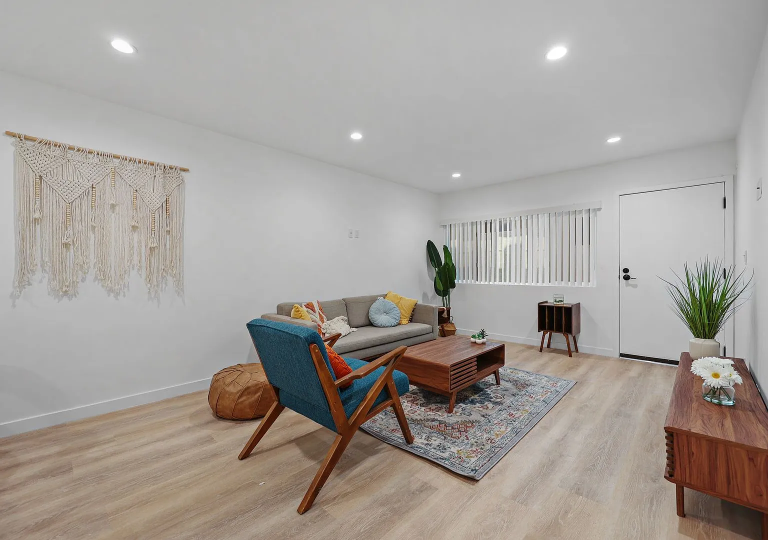 2 bed, 720 sqft, $2,495 — Photo 3