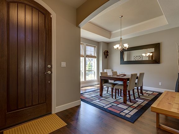 Entry/Dining