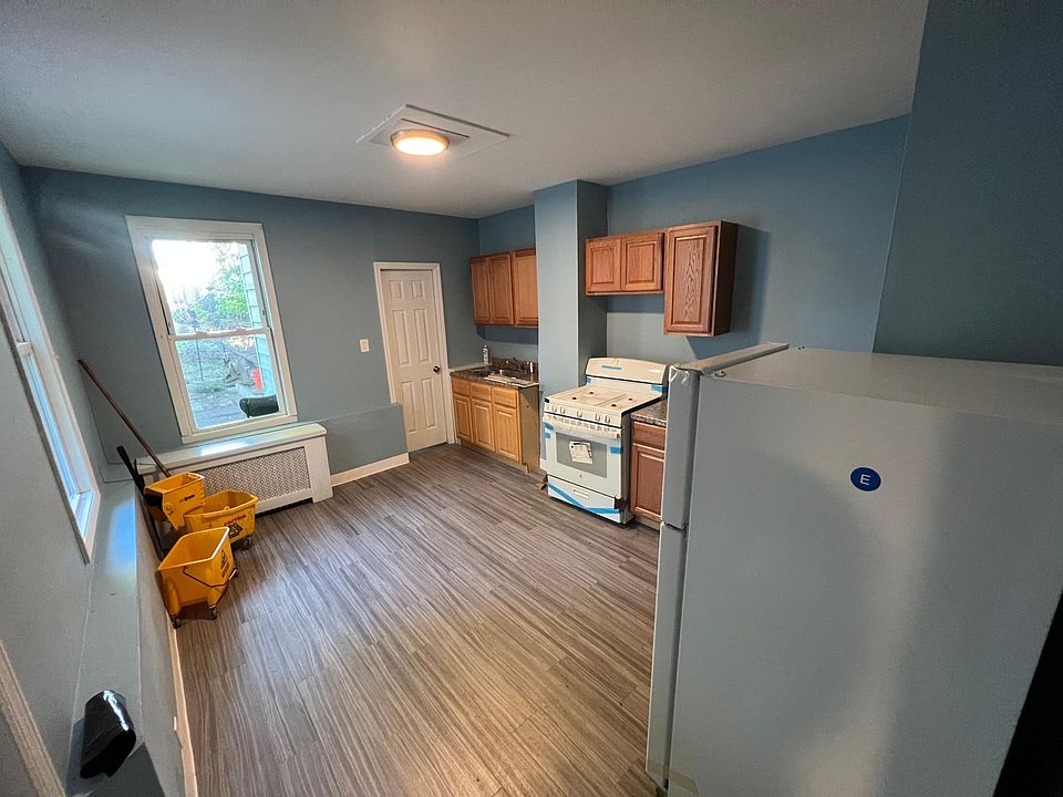 1st image of 77 Tysen St Floor 1