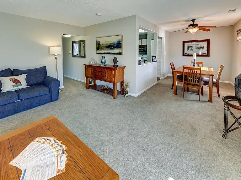 River Road Court — Photo 36
