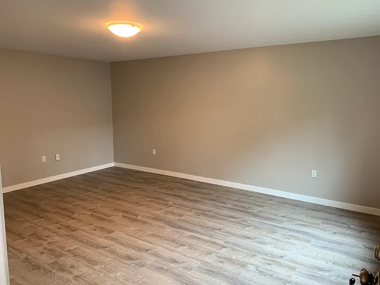 305 W Clemmens Ln #E — Photo 10