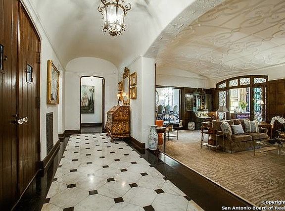 2nd image of 606 Arcadia Pl