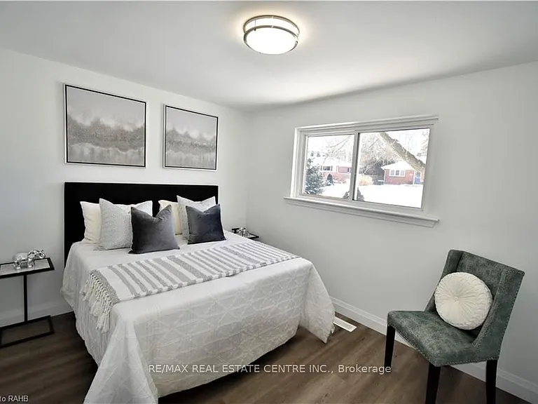346 Brompton Ave #MAIN — Photo 14