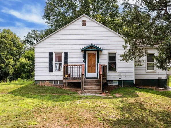 12783 Route 16, Shipman, IL 62685