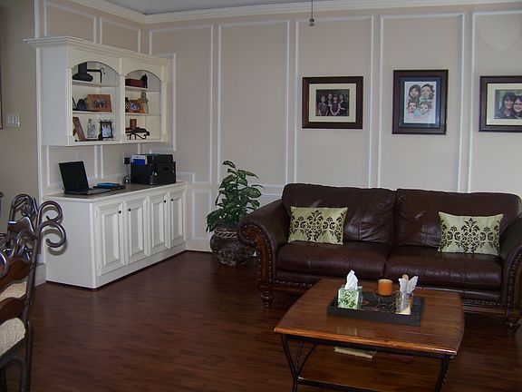 Den features custom shelves