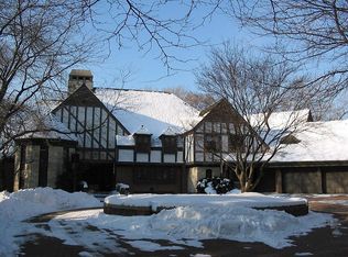 20 Meadowood Ln, Northfield, IL 60093