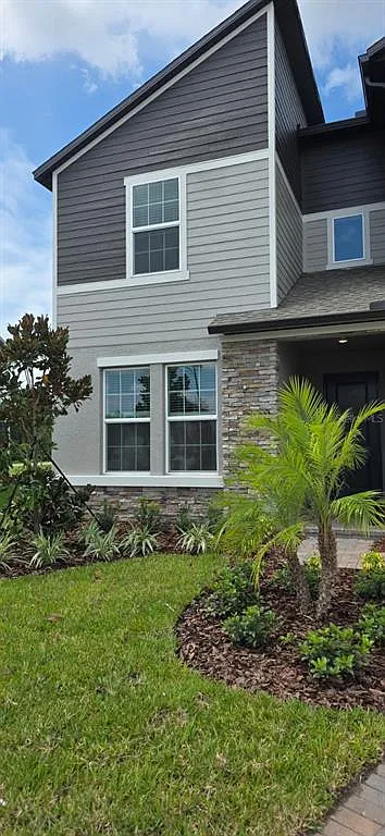 5 bed, 4.5 bath, 3200 sqft, $4,300 — Photo 2
