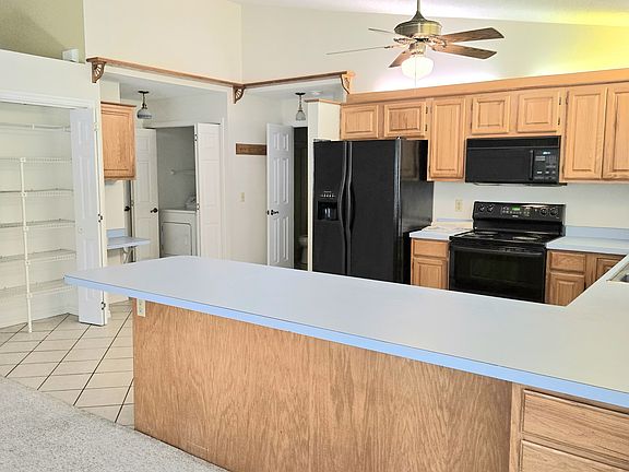 4th image of 1 Bonaire Pl