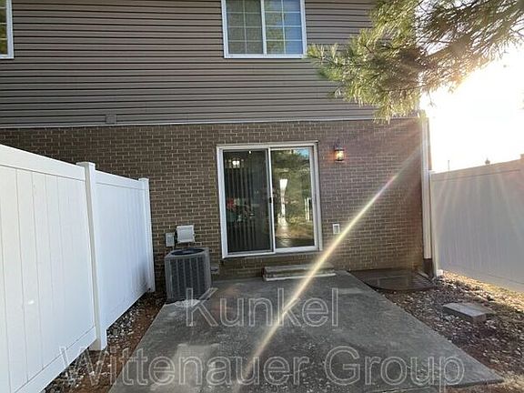 3rd image of 704 Fountain View Dr APT A