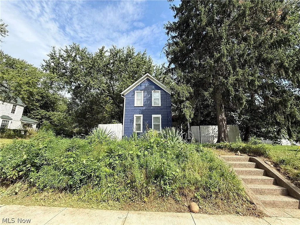 2 bed, 1.5 bath, 1268 sqft, $950 — Photo 3