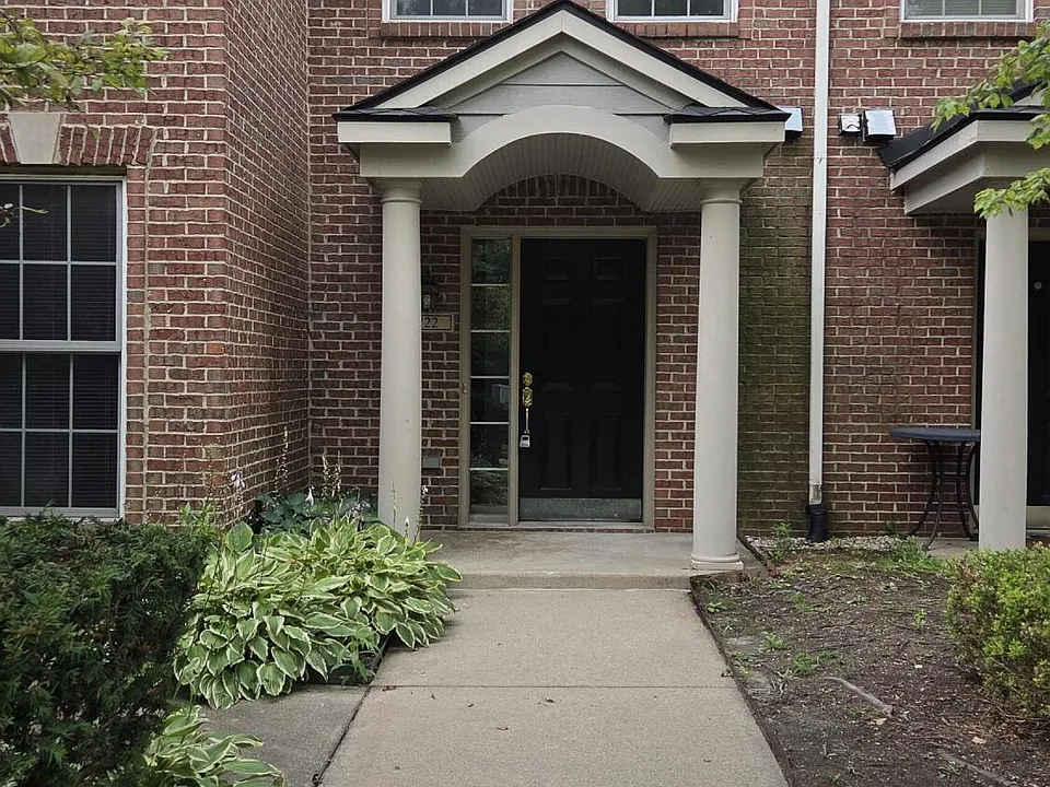 5722 Wellesley Ln
