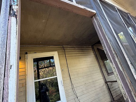 5th image of 406 S Hampton St