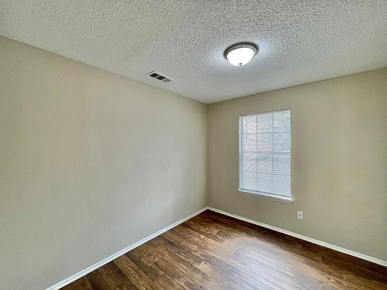 2416 Grasslands Dr — Photo 14