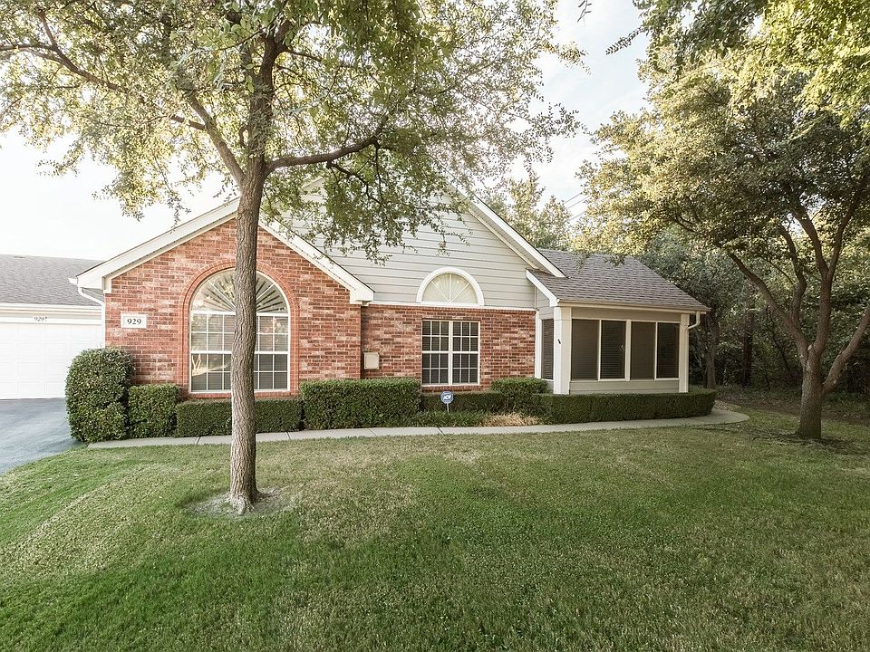 1st image of 929 Bridges Dr