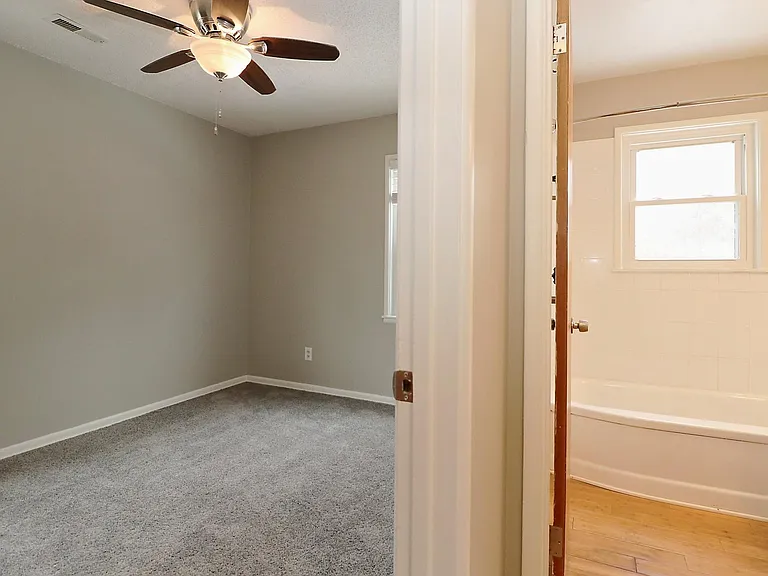 2706 W 76th St — Photo 14