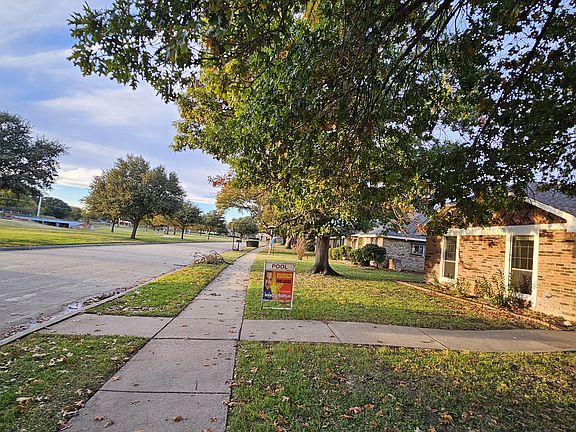 5th image of 1605 Century Oaks Dr