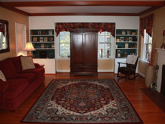 Gas fireplace in Living Room
