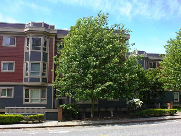 4th image of 527 12th Ave E #206