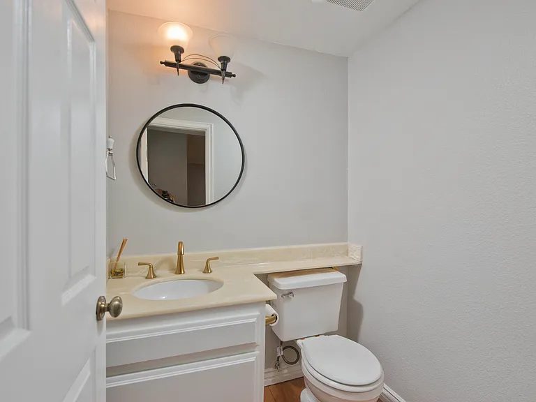 21730 Marylee St — Photo 10