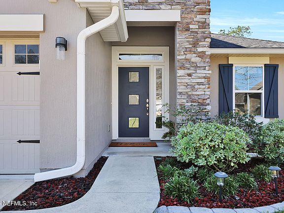 5th image of 386 ASPEN LEAF Drive