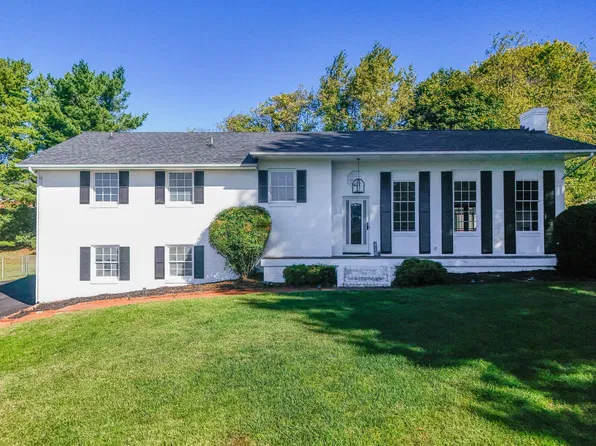 920 Norbourne Ave, Vinton, VA 24179