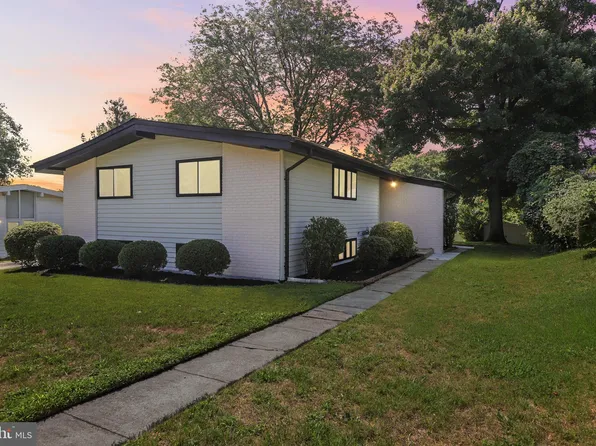 8213 Arrowhead Rd, Pikesville, MD 21208