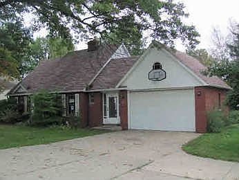 1st image of 627 Robinson Ave