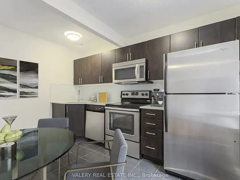 2402 Queen St E #33 — Photo 2