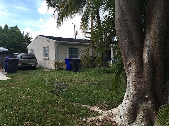 2nd image of 1821 SW 64th Ter