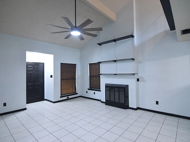 2518 Skyline Dr — Photo 9