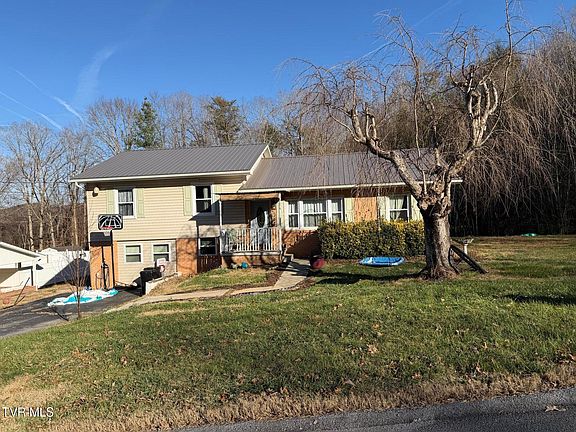 2nd image of 208 Sycamore St