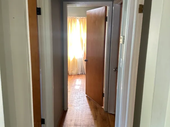 15027 Melrose St, Livonia, MI 48154