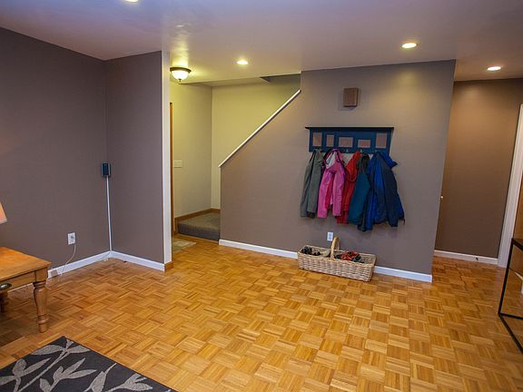 3rd image of 168 Elstrom Dr