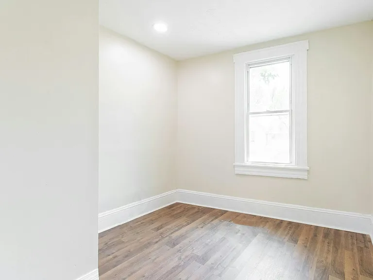 6709 Lawn Ave — Photo 8
