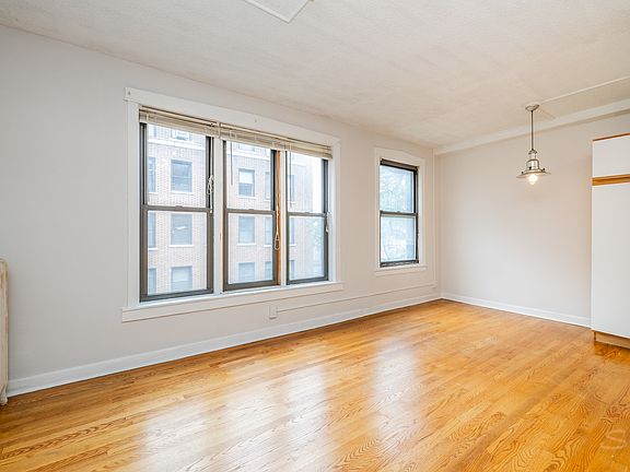 5th image of 725 W Sheridan Rd APT 502