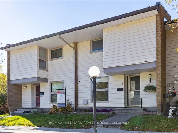 3 Carmichael Ct, Ottawa, ON K2K 1K1