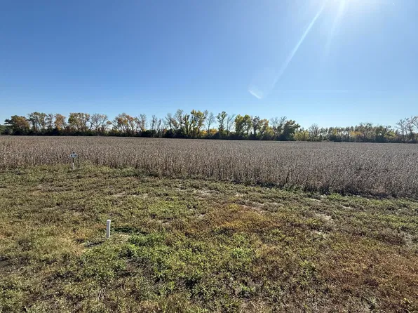 2485 Howling Woods Ln, Aberdeen, SD 57401