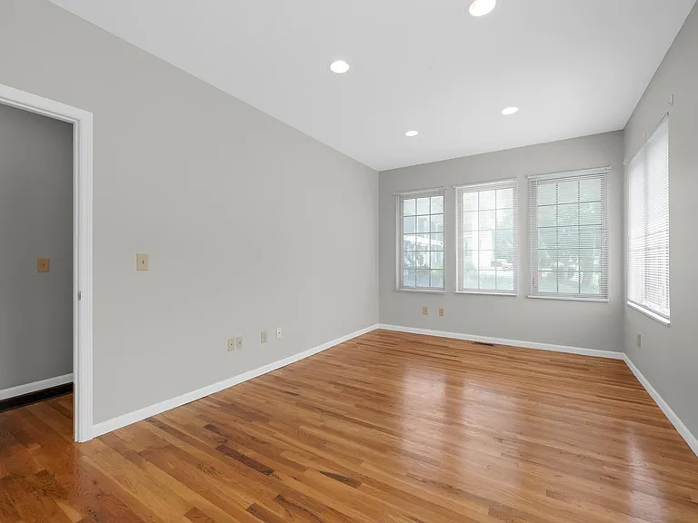 242 E 12th Ave #1 — Photo 15