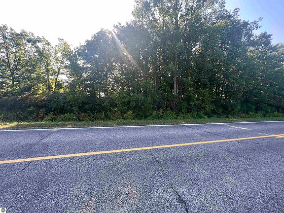 3rd image of Sterling Rd