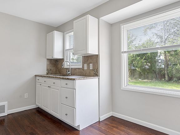 4th image of 1527 Merrill Ave