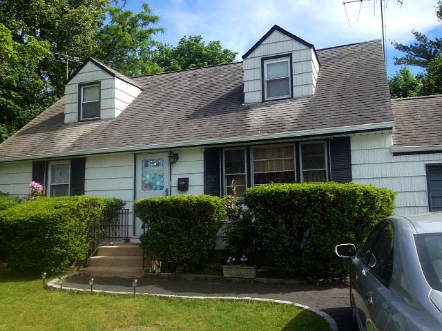 1st image of 9 Woodbine Dr S