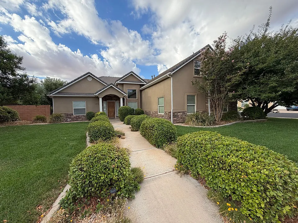 135 W Orchard Ln