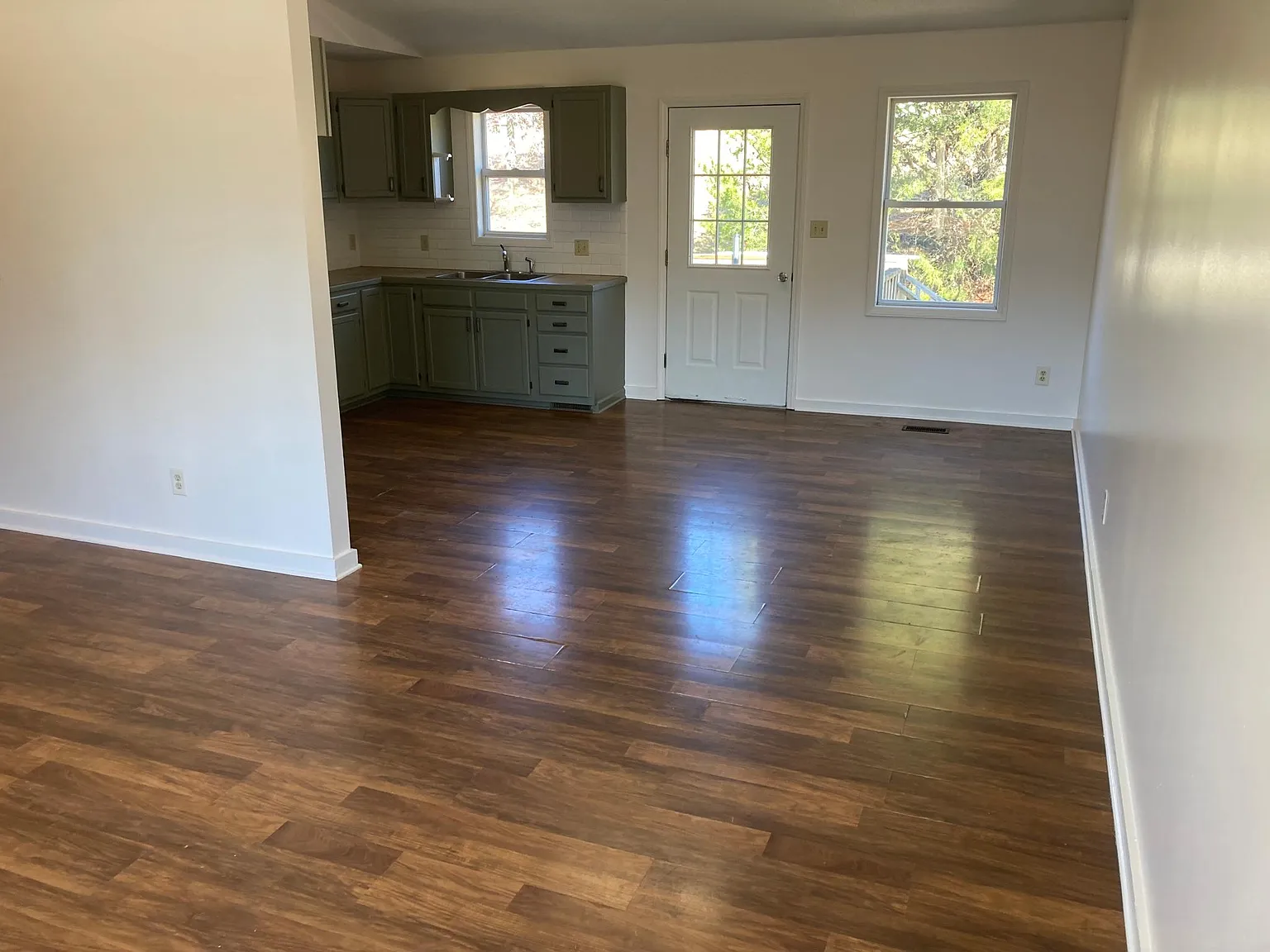 3 bed, 1400 sqft, $1,600 — Photo 4