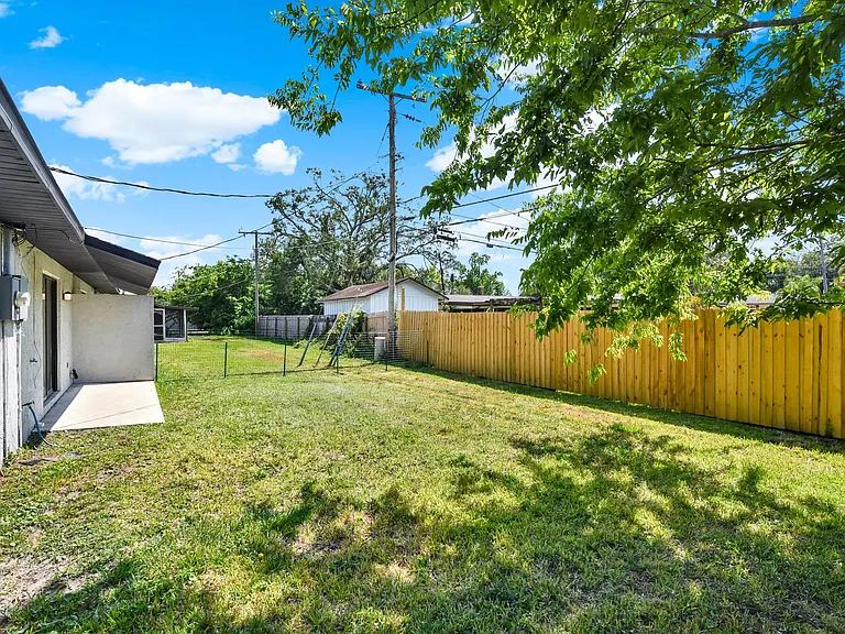 120 W Towne Pl — Photo 22