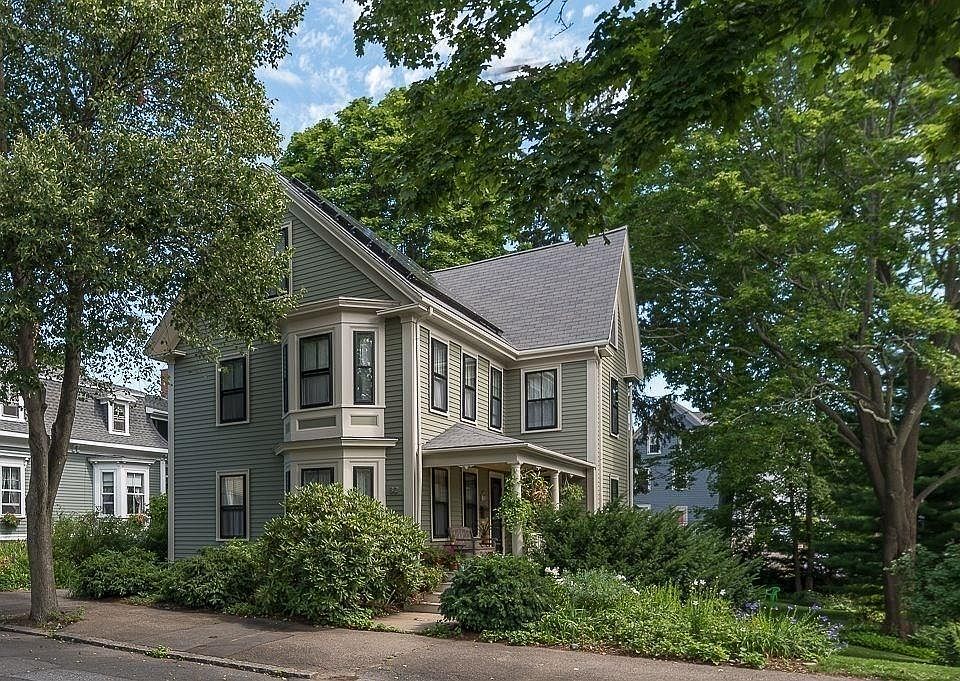1st image of 32 Abbott St