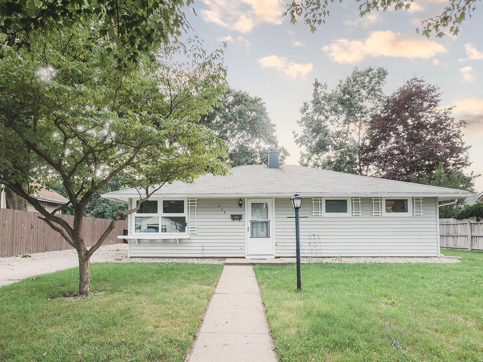 209 Crescent St, Elkhart, IN 46516 MLS 202327288 Zillow